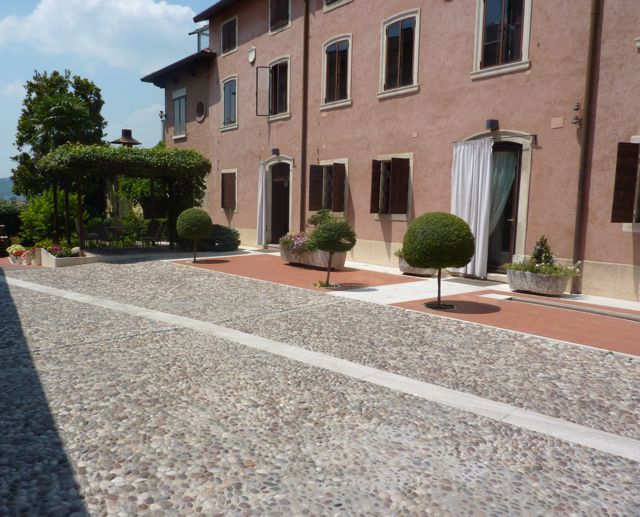 pieropan courtyard bike tours italy